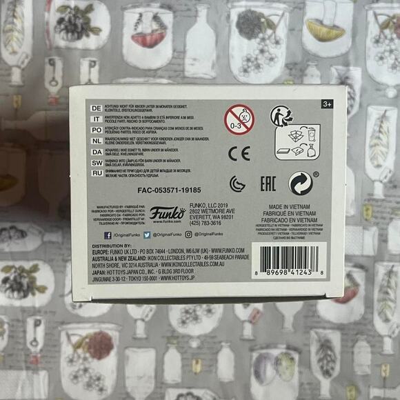 Funko Pop Thanos Exclusive Marvel Collector Corps Marvel - Picture 6 of 7